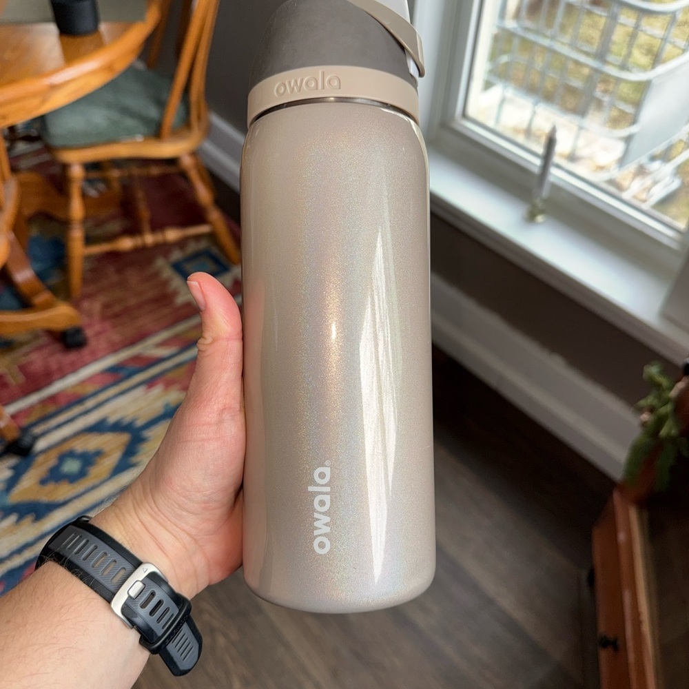 Owala Merry and Bright Holiday Magic 2024 32 oz Water Bottle.